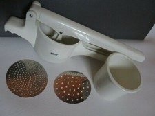 GEFU Kartoffelpresse mit zwei Einlegeplatten