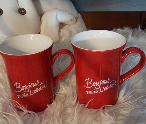 Zwei große kaffeebecher evtl - zwei,