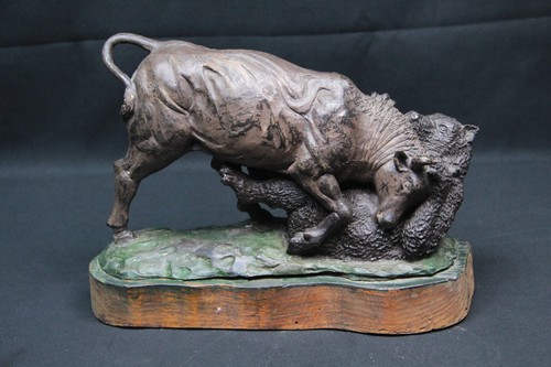 Bronzeskulptur stier und bär - bronzeskulptur,