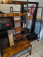 Möbel und Regale zu