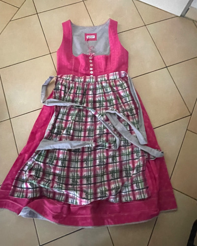 Bezauberndes schönes dirndl - schönes,
