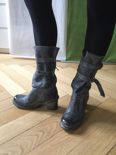 Graue rahmengenähte stiefel - graue,