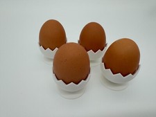 Eierbecher aus Kunststoff aus