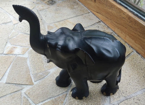 Elefant handgeschnitzt