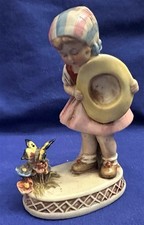 hübsche alte Porzellanfigur Art Deco 1927? Mädchen Schmetterling fangend