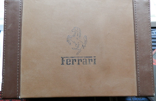 Brandneu ferrari - brandneu,
