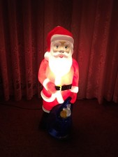 Weihnachtsmann beleuchtet für den Außenbereich,rot 58cm höhe, 1,90m Kabel 