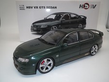 AutoArt 73309  Holden  HSV  VX  GTS  (HSV racing green)  1:18  in OVP !