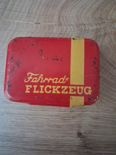 Alte blechdose flickzeug für - blechdose, "flickzeug
