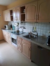 Einbauküche mit Elektrogeräten ohne Kühlschrank