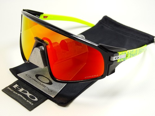 Oakley latch panel - latch,
