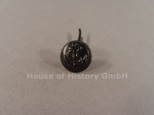 153197 ein schwarzer knopf - 153197:,