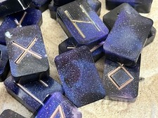 Runensteine Neu Resin Schwarz Lila Glitzer. Handmade Unikat 