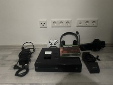 Xbox one 500 gb mit Kamera headset controller 2 spiele und ladestation