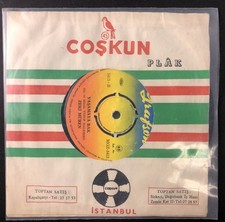7'' Zeki Müren – Ne O Bensiz Edebilir / Yaşamaya Bak - Turkish LGBTQ Artist 1967