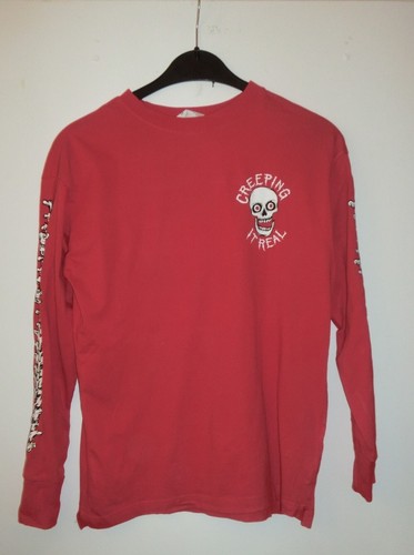 Rotes shirt langarm mit - shirt,