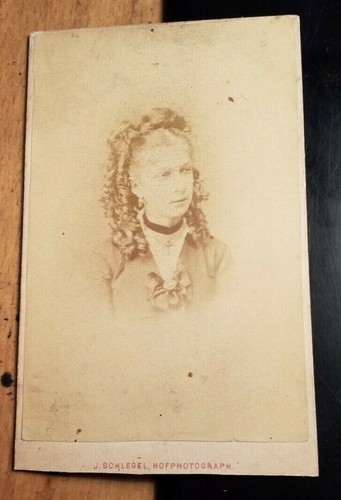 Mädchen mit locken 1870er - mädchen, ca.
