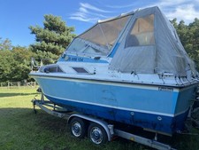 Fairline Boot mit Trailer für  Restauration zum Verkauf.