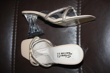 Sandaletten in Gr. 39 mit durchsichtigen Absätzen