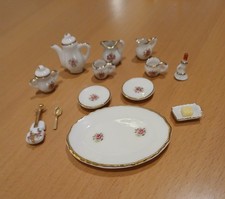 Puppengeschirr Porzellan   für Puppenhaus  1:12 (?)
