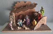 Alte Weihnachts-Krippe aus Holz mit  12 Figuren Volkskunst aus dem Erzgebirge