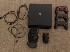 PlayStation PS 4 Pro, 1 TB, 3 Dualshock-Controller, Tastatur, Maus