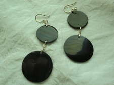 Ohrringe ARAN aus schwarzem Horn mit weißer Maserung 