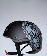 Skull Cap BMX Skate Helm schwarz – Totenkopfdesign – Gr. M verstellbar