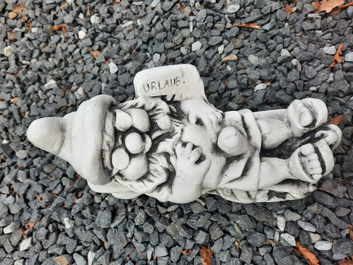 Steinfigur zwerg gnom urlaub - steinfigur,