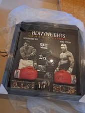 Fotocollage mit Boxhandschuhen orginal Unterschrift Muhammad Ali und Mike Tyson