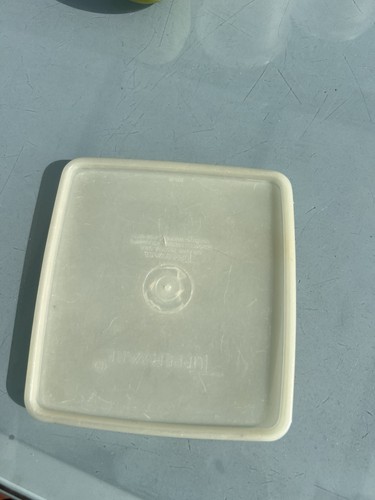 Tupperware 671