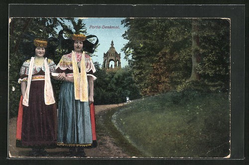 Mädchen tracht von - in,