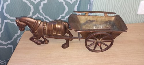 Pferd mit waagen anhänger - /,