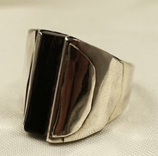 schönes Design, Ring mit Holz