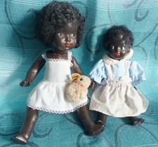 zwei alte Puppen aus