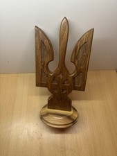 Ukrainisches Wappen aus Holz