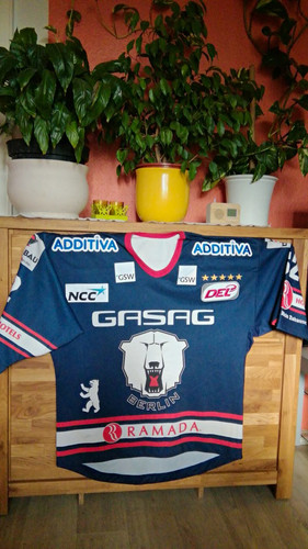 Eisbären berlin game - eisbären, worm