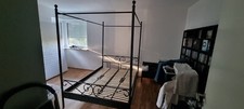 Schwarzes Metall Himmelbett mit Lattenrost 140×200cm