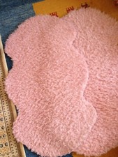 2 Schäfchenfelle  in rose zum kuscheln (kein echtes Fell)