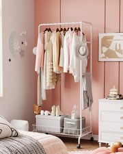 Kleiderständer auf Rollen Garderobenständer Industriedesign mit Regal Wäschekorb