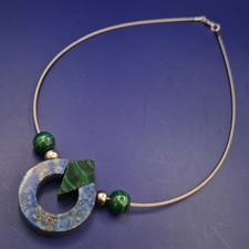 Moderne Halskette mit