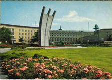 BRD - Germany - Berlin - Flughafen Tempelhof mit Luftbrückendenkmal