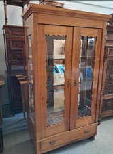 Antiker Schrank - Vitrine -