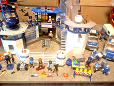 Playmobil Polizeistation 6872, 2 Autos, 2 Motorräder, Pferdeanh., Hubschrauber +