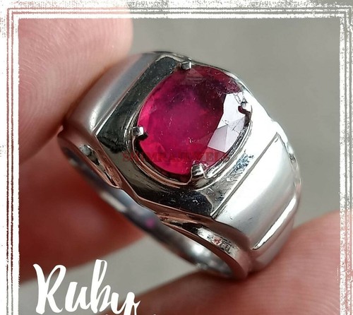 Erhitzter rubin edelstein mit - rubin,