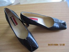 Damenschuhe Gr. 39, Pumps, Absatzhöhe ca. 5 cm, Spitze Lackeinsatz, wenig getr.