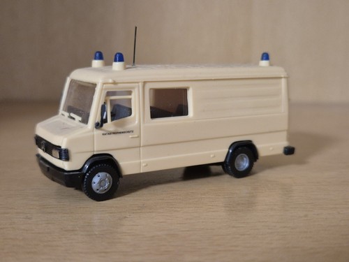 Praline arzttruppkraftwagen - praline,