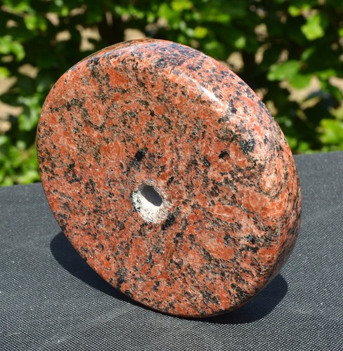 Runder sockel aus granit - runder,