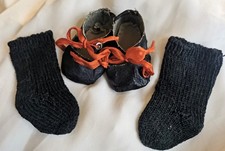 hübsche alte  Wachstuch Puppenschuhe  mit Socken  5,7cm  Käthe Kruse o.a