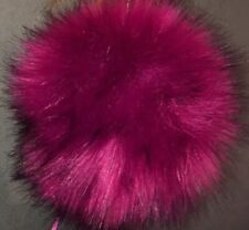 Fellbommel, Pelzbommel, Magneta, 17cm, mit längeren schwarzen Spitzen